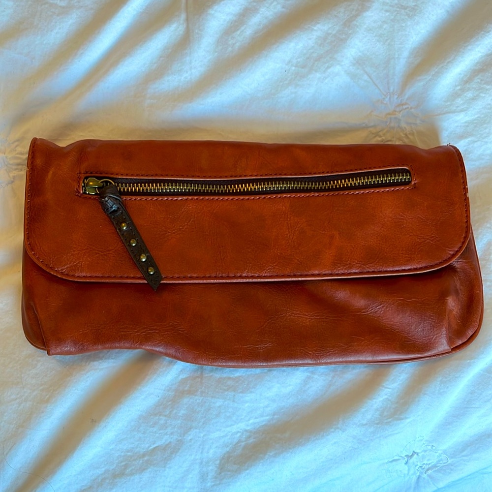 NWOT. SHIRALEAH desert brown clutch